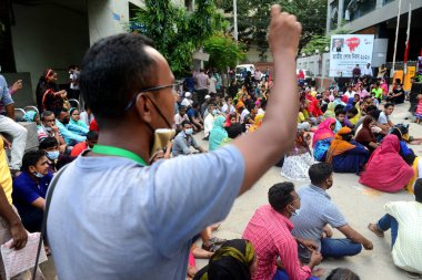 Dragon Group 'un giysi işçileri 20 Eylül 2020' de Dhaka, Bangladeş 'te, İşçi Sendikası binası önünde bir gösteri düzenlediler.. 