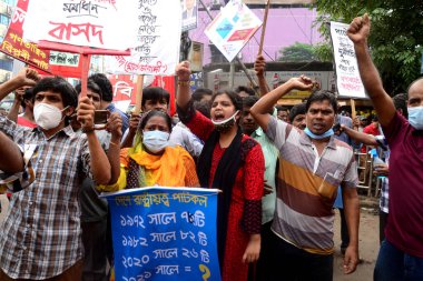 27 Eylül 2020 'de Bangladeş' in Dhaka kentindeki tüm hükümet jüt fabrikalarının yeniden açılması talebiyle Jute Bakanlığı önünde bir gösteri düzenledi..
