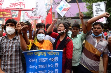 27 Eylül 2020 'de Bangladeş' in Dhaka kentindeki tüm hükümet jüt fabrikalarının yeniden açılması talebiyle Jute Bakanlığı önünde bir gösteri düzenledi..