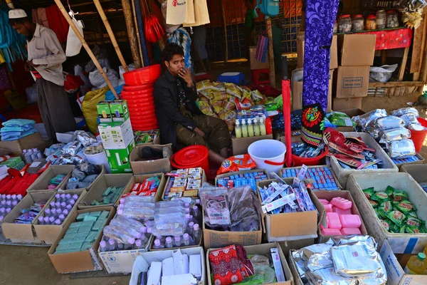 Uprchlický Obchodník Rohingya Čeká Prodej Produktů Zřídí Dočasný Obchodní Trh — Stock fotografie