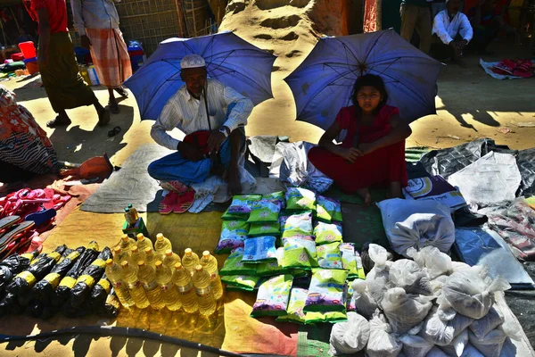 Uprchlický Obchodník Rohingya Čeká Prodej Produktů Zřídí Dočasný Obchodní Trh — Stock fotografie