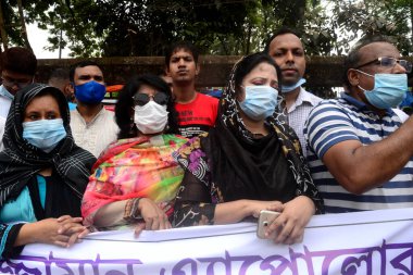 10 Ekim 2020 'de Dhaka' da Ulusal Basın Kulübü önünde Noakhali ilçesinde bir kadına toplu tecavüz ve işkence iddialarına karşı çok sayıda örgüt protesto düzenledi.. 