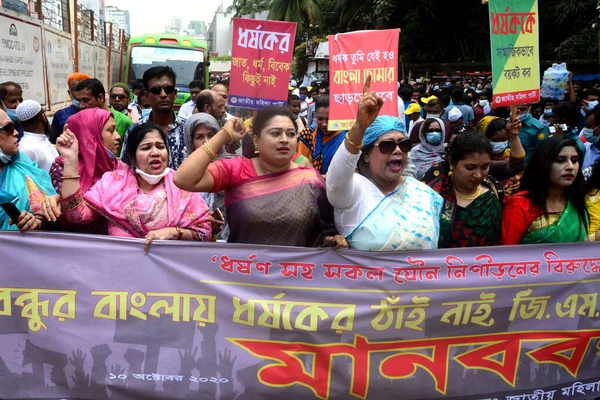 10 Ekim 2020 'de Dhaka' da Ulusal Basın Kulübü önünde Noakhali ilçesinde bir kadına toplu tecavüz ve işkence iddialarına karşı çok sayıda örgüt protesto düzenledi.. 