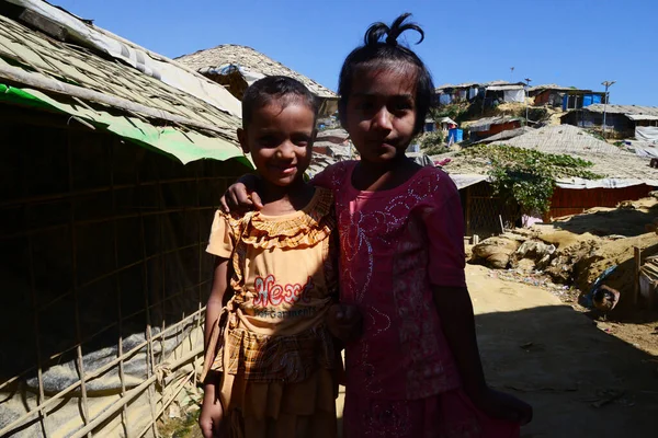 Uprchlické Děti Rohingya Pózují Fotografii Uprchlickém Táboře Balukhali Ukhii Coxově — Stock fotografie