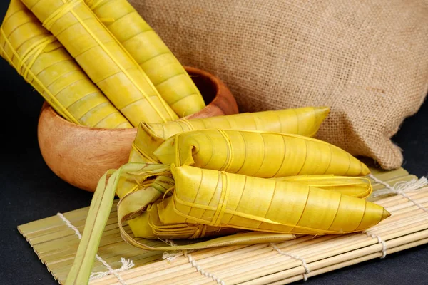 Suman Ibos Tradicional Pastel Arroz Pegajoso Envuelto Hojas Buli — Foto de Stock