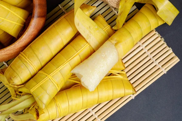 Suman Ibos Tradicional Pastel Arroz Pegajoso Envuelto Hojas Buli — Foto de Stock
