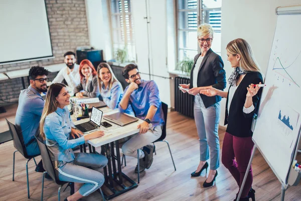 Collega Vergaderzaal Van Conferentie Presentatie Bespreken — Stockfoto