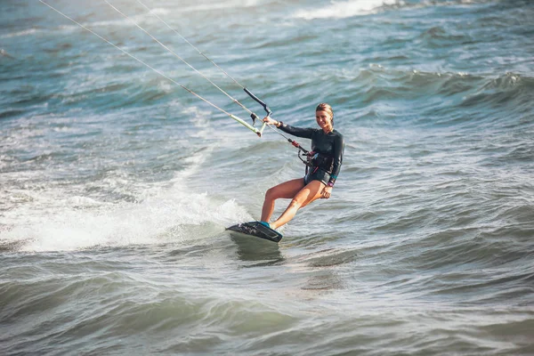 Kite Surfing Girl Swimsuit Kite Blue Sea Riding Waves Water — Stock Photo, Image