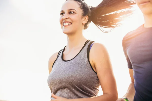 Una Pareja Feliz Cruzando Puente Estilo Vida Saludable — Foto de Stock