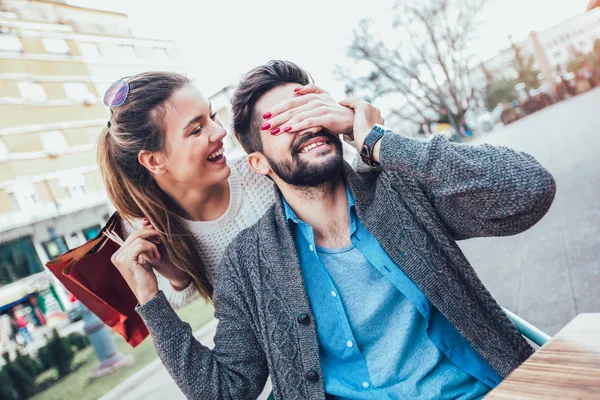 Pausa Para Café Después Comprar Pareja Enamorada Café Compartiendo Sus — Foto de Stock