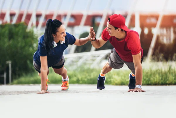 Man Woman Doing Push Ups Holding Hands Together Exercising Outdoors — Stock Photo, Image