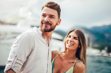 Aşk yaz vaktinizi deniz, Çift.