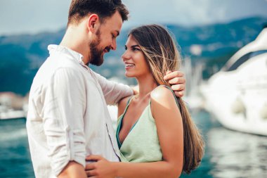 Aşk yaz vaktinizi deniz, Çift.