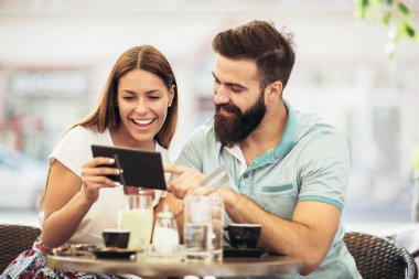 Bir tarihte çok ciddiyim, dijital tablet kullanma çift.