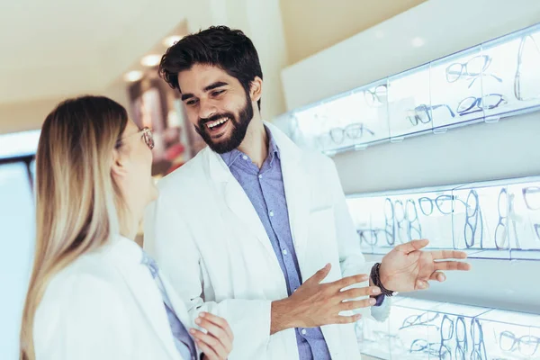 Portrait of pair of ophthalmologists in optical center.