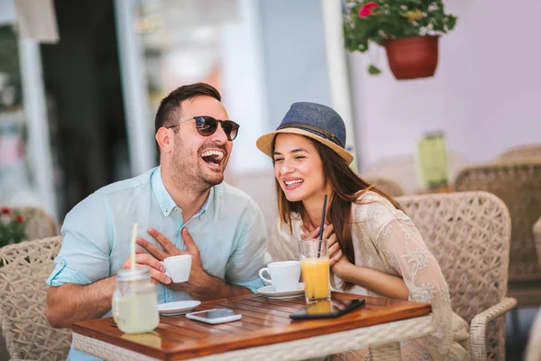 Beau Couple Amoureux Assis Dans Café Profiter Café Avec Conversation — Photo