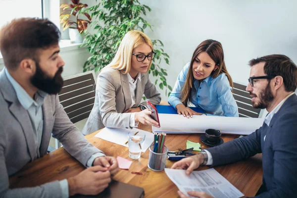 Obchodní Lidé Spolupracují Projektu Brainstorming Úřadu — Stock fotografie