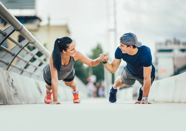 Happy Couple Doing Push Ups Outdoors Bridge — Stock Photo, Image