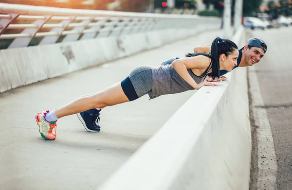 Happy Couple Doing Push Ups Outdoors Bridge — Stock Photo, Image