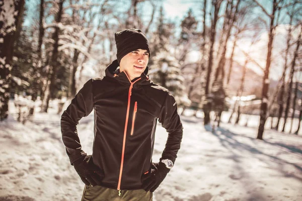 Muž Sportovec Pauzu Spuštění Extrémních Sněhových Podmínkách — Stock fotografie
