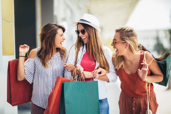 Venda Compras Turismo Conceito Pessoas Felizes Mulher Bonita Com Sacos — Fotografia de Stock