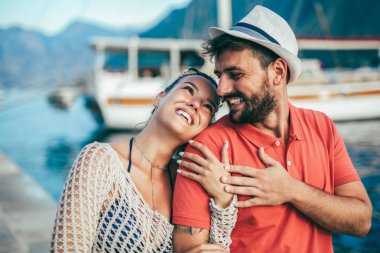 Denizin kenarında yaz zaman zevk aşk, Çift.