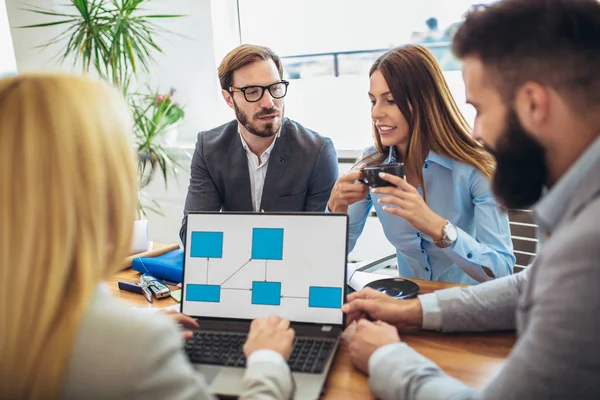 Les Gens Affaires Travaillent Ensemble Sur Projet Brainstorming Dans Bureau — Photo