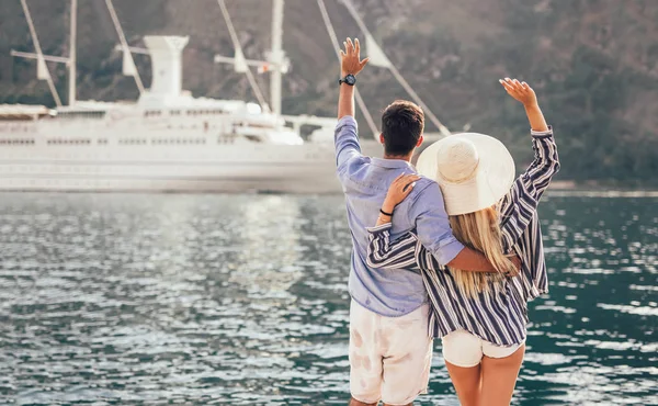 Denizin kenarında yaz zaman zevk aşk, Çift.