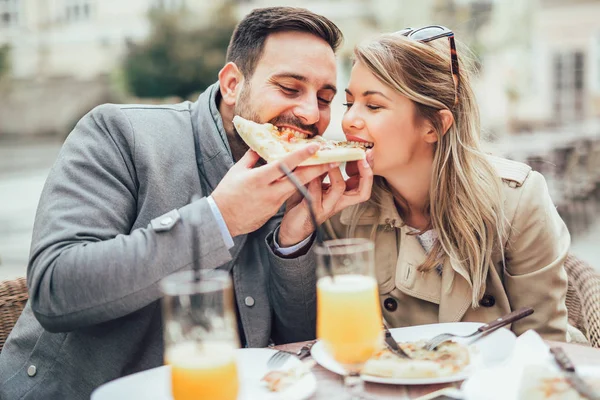 Beautiful Loving Couple Sitting Outdoor Cafe Eating Pizza Lifestyle Concept — Stock Photo, Image