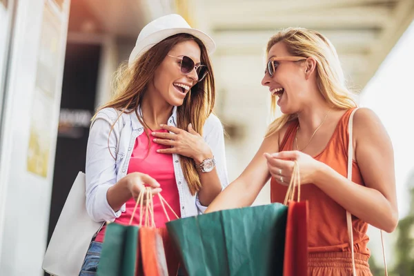 Hermosa Mujer Con Bolsas Compras Ciudad Venta Compras Turismo Gente —  Fotos de Stock