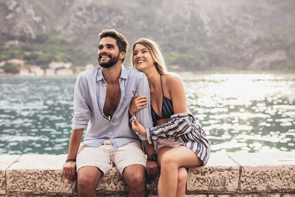 Paar Liefde Genieten Van Zomer Tijd Door Zee — Stockfoto