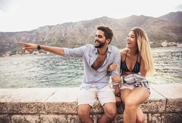 Casal Apaixonado Curtindo Verão Beira Mar — Fotografia de Stock