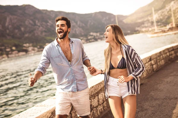 Couple Love Enjoying Summer Time Sea — Stock Photo, Image