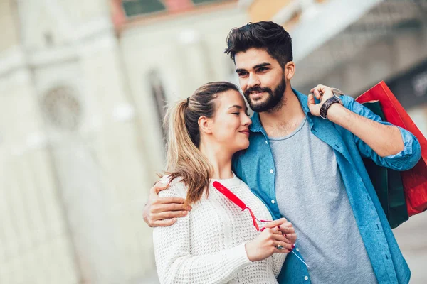 Casal Feliz Compras Juntos Divertindo — Fotografia de Stock