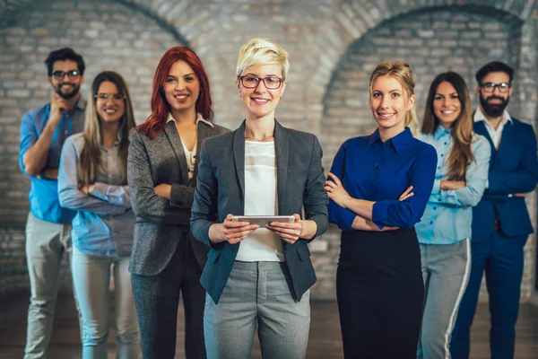 Gruppo Uomini Affari Felici Personale Aziendale Ufficio Moderno Azienda Rappresentanza — Foto Stock