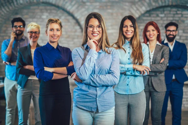 Gruppo Uomini Affari Felici Personale Aziendale Ufficio Moderno Azienda Rappresentanza — Foto Stock