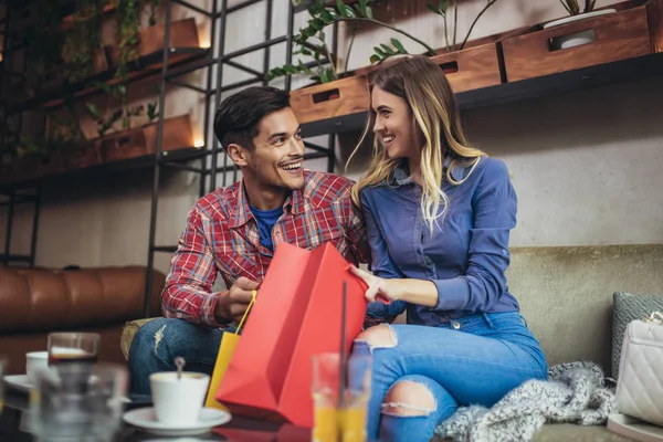 Young Couple Enjoying Modern Cafe Shopping — Stock Photo, Image