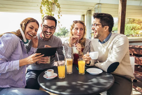 Group Four Friends Having Fun Coffee Together Two Women Two — Stock Photo, Image