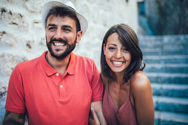 Casal Turistas Passear Pela Cidade Velha Férias Verão Férias Turismo — Fotografia de Stock