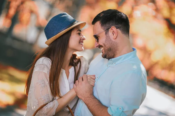 Cheerful Young Couple Having Fun Laughing Together Outdoors Selective Focus — Stock Photo, Image