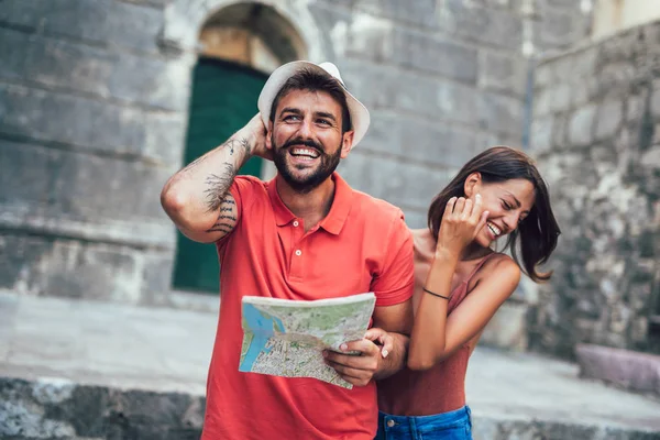 Resor Par Turister Som Promenerar Runt Gamla Stan Sommar Semester — Stockfoto