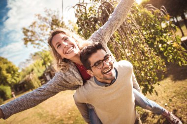 Eğleniyor kaç kadın Parkı olarak veren sırtlama dostum