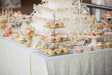 Çikolata düğün ziyafet üzerinde