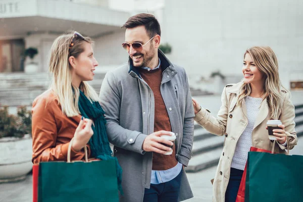 Feliz Amigos Compras Jovens Amigos Gostam Fazer Compras Cidade — Fotografia de Stock