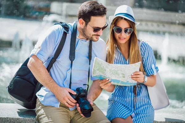 Tourist Couple Love Enjoying City Sightseeing — Stock Photo, Image