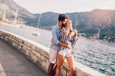 Denizin kenarında yaz zaman zevk aşk, Çift.