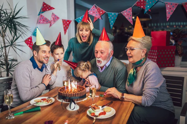 Familie Samen Vieren Van Opa Verjaardag — Stockfoto