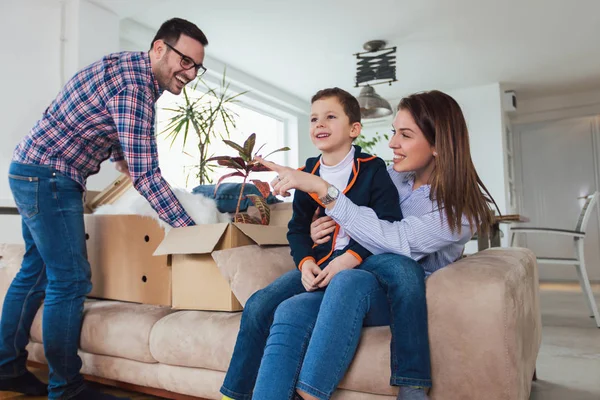 Happy Family Moving Home Boxes Having Fun — Stock Photo, Image