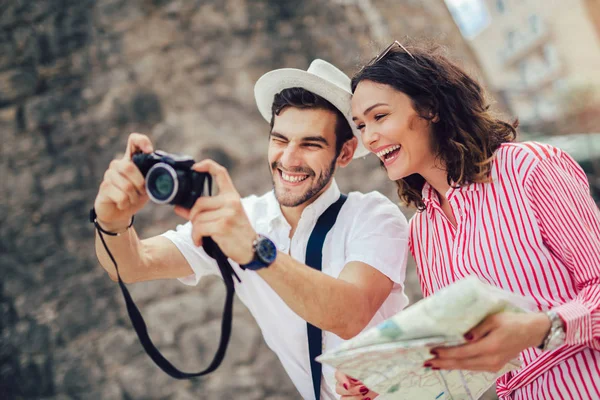 Turist Par Njuter Sightseeing Och Utforska Staden — Stockfoto