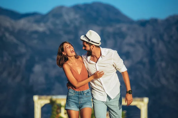 Paar Liefde Genieten Van Zomer Tijd Door Zee — Stockfoto